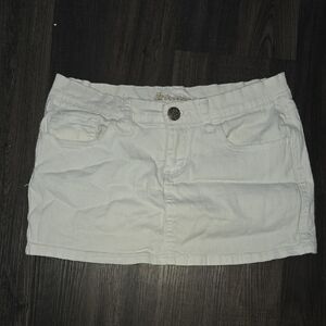 Stylish White Mini Skirt